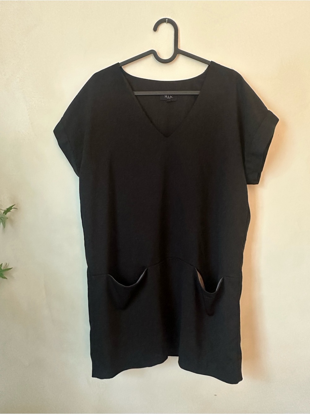MAAC London Black V-Neck Mini Dress with Front Pockets Size Large